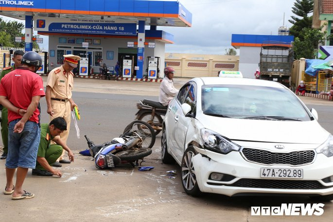 Nghi van hoc sinh lop 10 Dak Lak gap nan do cong an chay xe dac chung truy duoi