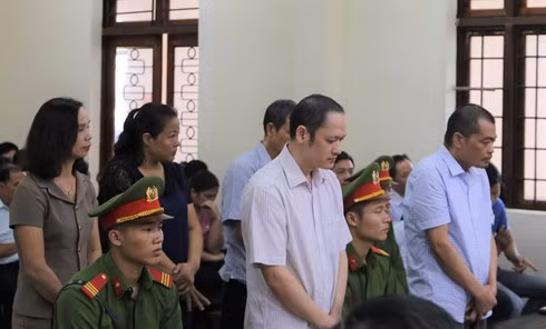 Noi loi sau cung, bi cao Nguyen Thanh Hoai xin lai gia pha dong ho cho con xem