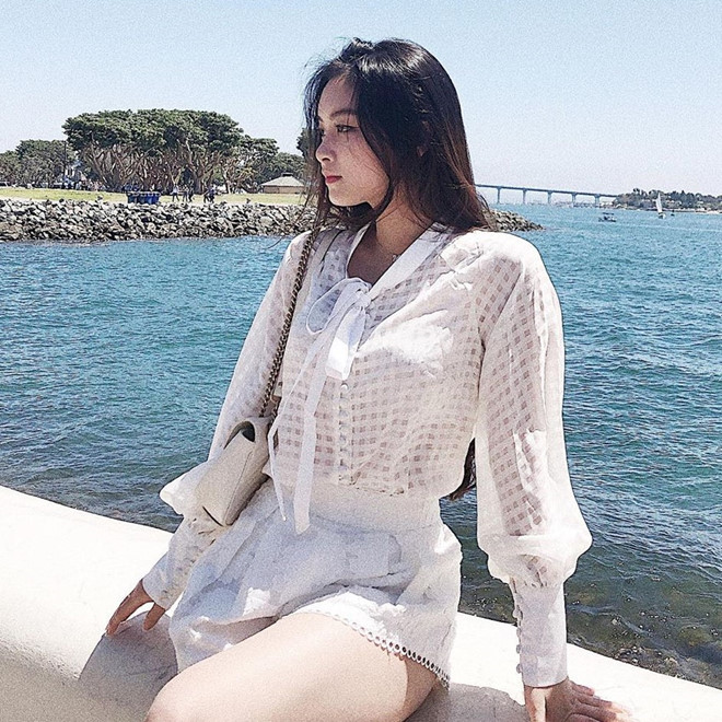 Tố Anh sở hữu gương mặt xinh xắn, chiều cao 1,73 m và số đo 3 vòng 88-60-96. Ngoài thời gian học tập, cô thỉnh thoảng nhận lời làm mẫu ảnh và tham gia một số sự kiện ở Mỹ. Có ngoại hình nổi bật nhưng 9X chưa từng tham gia bất kỳ cuộc thi nào về sắc đẹp. "Nghệ thuật chỉ là sở thích thôi, mình đã xác định sẽ phát triển bản thân để thành công trên con đường kinh doanh", Tố Anh chia sẻ.