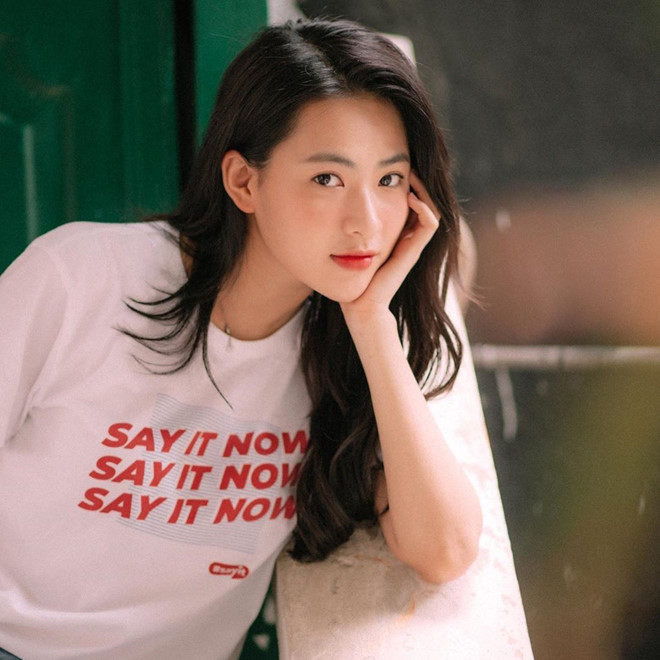 Minh Trang từng chia sẻ bản thân mất niềm tin vào tình yêu do một lần tỏ tình bị từ chối. Hiện tại, 9X vẫn "độc thân vui tính". Trên trang cá nhân, cô thường xuyên chia sẻ hình ảnh liên quan đến công việc, bạn bè.