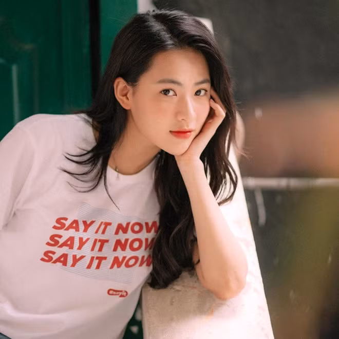 Minh Trang từng chia sẻ bản thân mất niềm tin vào tình yêu do một lần tỏ tình bị từ chối. Hiện tại, 9X vẫn "độc thân vui tính". Trên trang cá nhân, cô thường xuyên chia sẻ hình ảnh liên quan đến công việc, bạn bè.