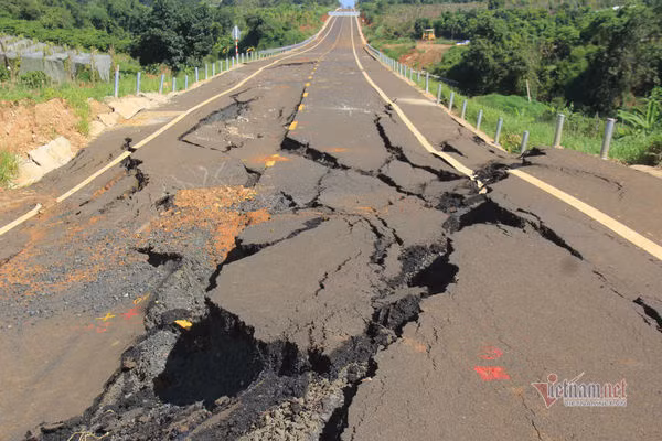 Gia Lai: Duong tranh 250 ty dong sut lun, nut toac