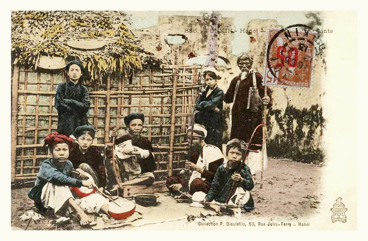 Gánh hát xẩm rong ở Hà Nội năm 1913.