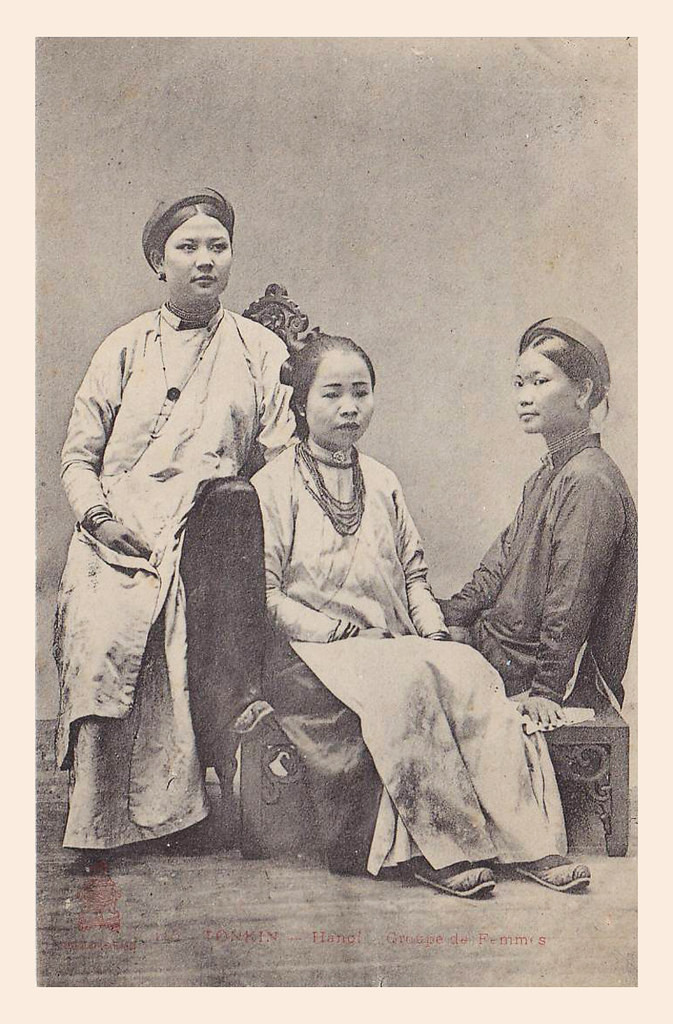 Ba cô gái nhà giàu Hà Nội.