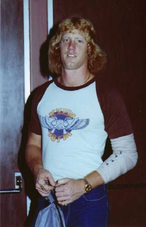 Đầu tiên là người con trai thứ 3 của ông, David Von Erich, người được mệnh danh là “Hoa hồng vàng Texas”. Trong một trận đấu anh đã bị xử thua một cách đầy tranh cãi. Điều này đã khiến David chán nản và lệ thuộc vào heroin. David mất đột ngột ở tuổi 26 mà nguyên nhân được cho là do sốc thuốc.