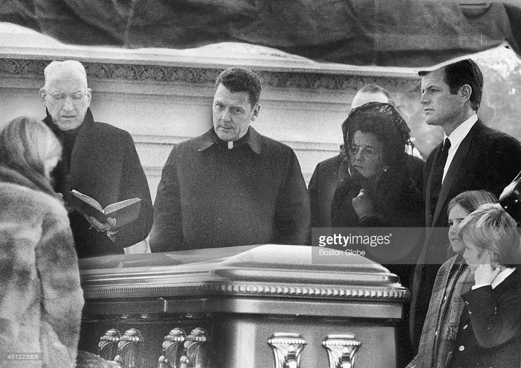 Sau khi chứng kiến những tai họa liên tiếp của các con mình, Joseph Kennedy mất năm năm 1969. Trước đó ông đã trải qua 8 năm bị bệnh tật dày vò sau một lần trúng gió năm 1961