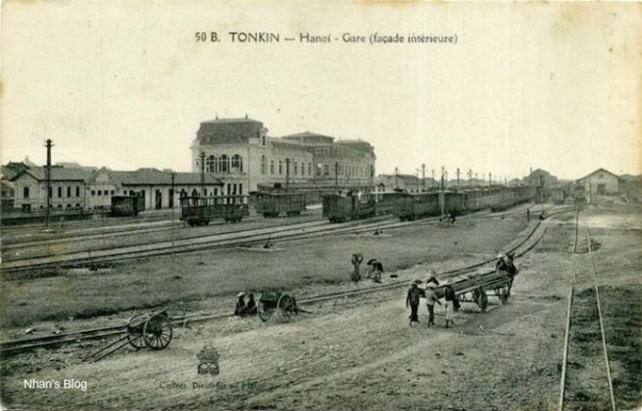 Tàu hỏa là phương tiện giao thông quan trọng để kết nối Hà Nội với các địa phương khác ở Việt Nam thời thuộc địa.