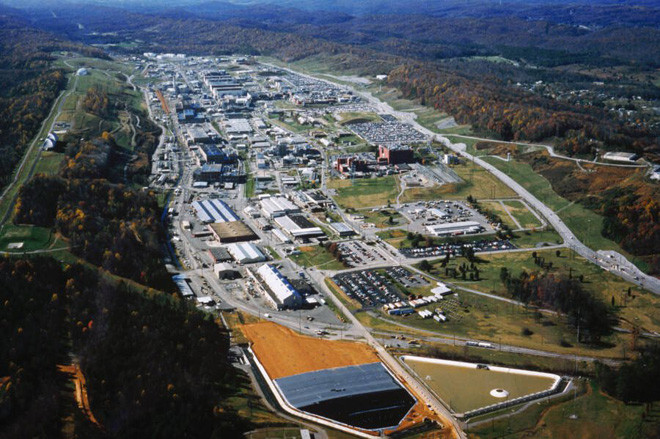 Giai ma Oak Ridge, thi tran nho ra doi bom nguyen tu