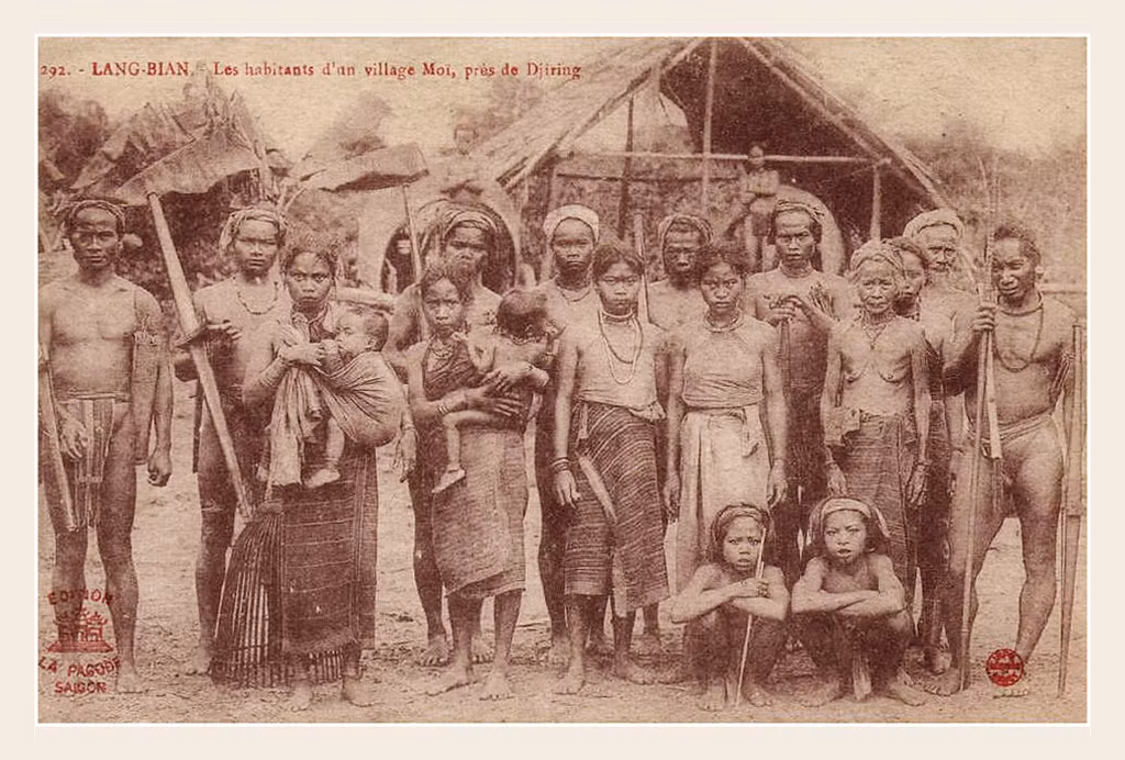 Những người dân Thượng tại một bản làng trên cao nguyên Di Linh, đầu thế kỷ 20.