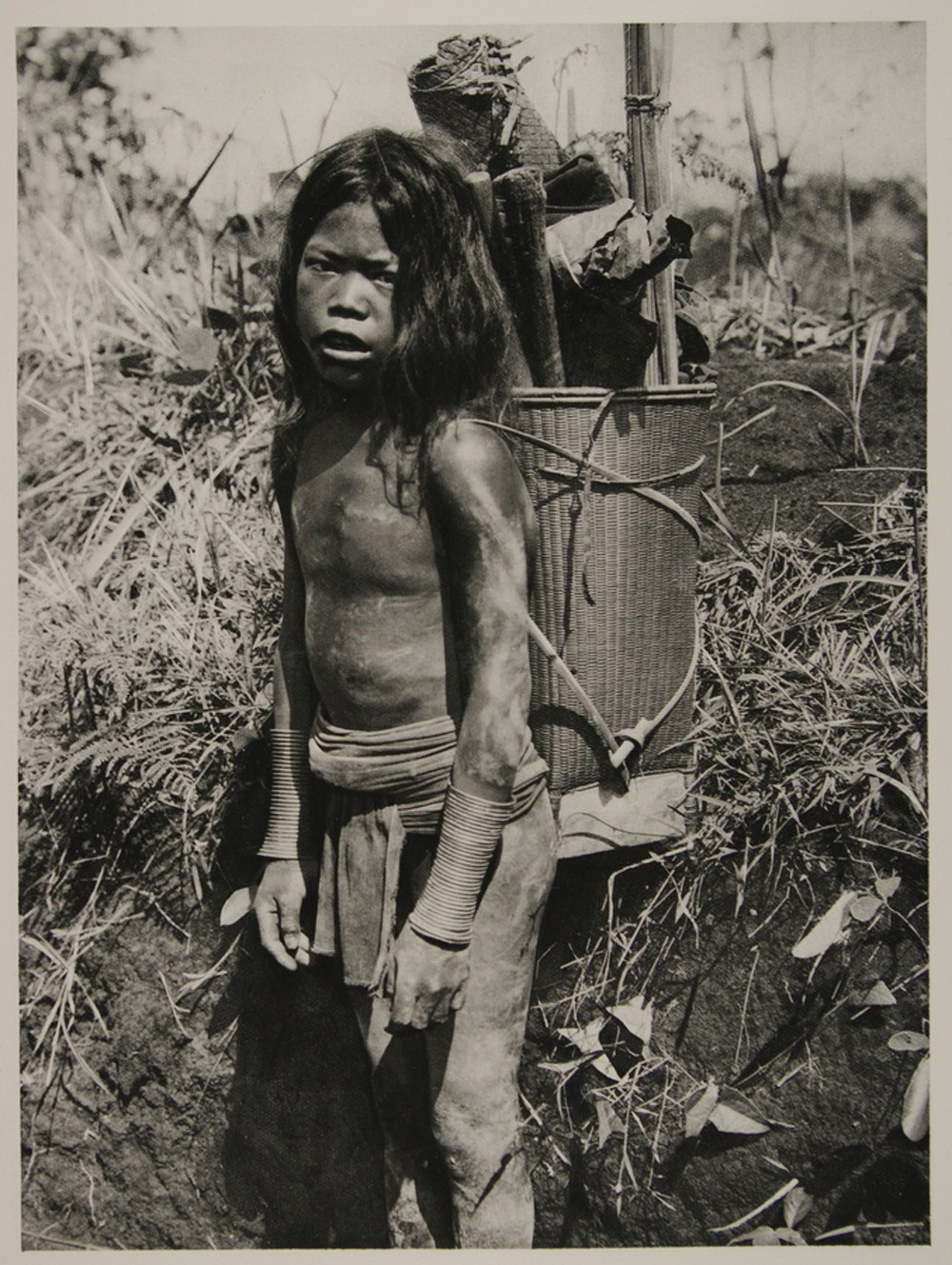 Em bé người Thượng.