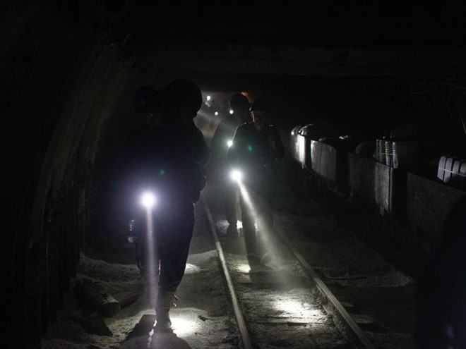 Ngày nay, việc khai thác than đang dần được triển khai ngay từ trên bề mặt nhiều hơn là đi sâu dưới lòng đất.Ảnh:Reuters.