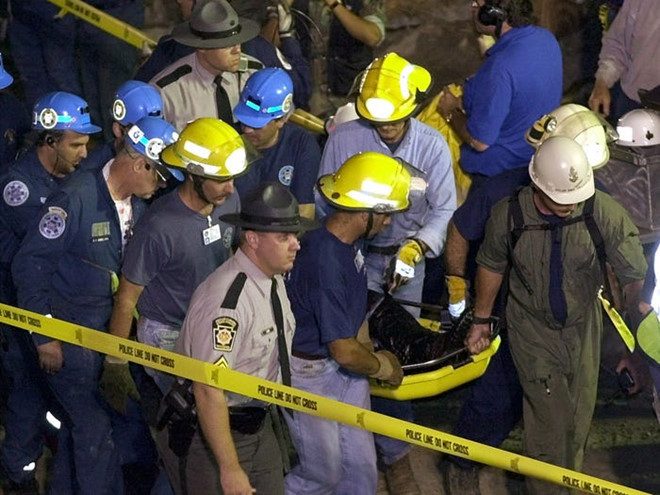 Sự nguy hiểm của nghề này là mối lo nhưng cũng là niềm tự hào của những người thợ mỏ. Tình bạn của những người thợ cùng "vào sinh ra tử" thường rất khăng khít. Một số gia đình Mỹ còn có truyền thống làm thợ mỏ qua nhiều thế hệ. Ảnh:Reuters.