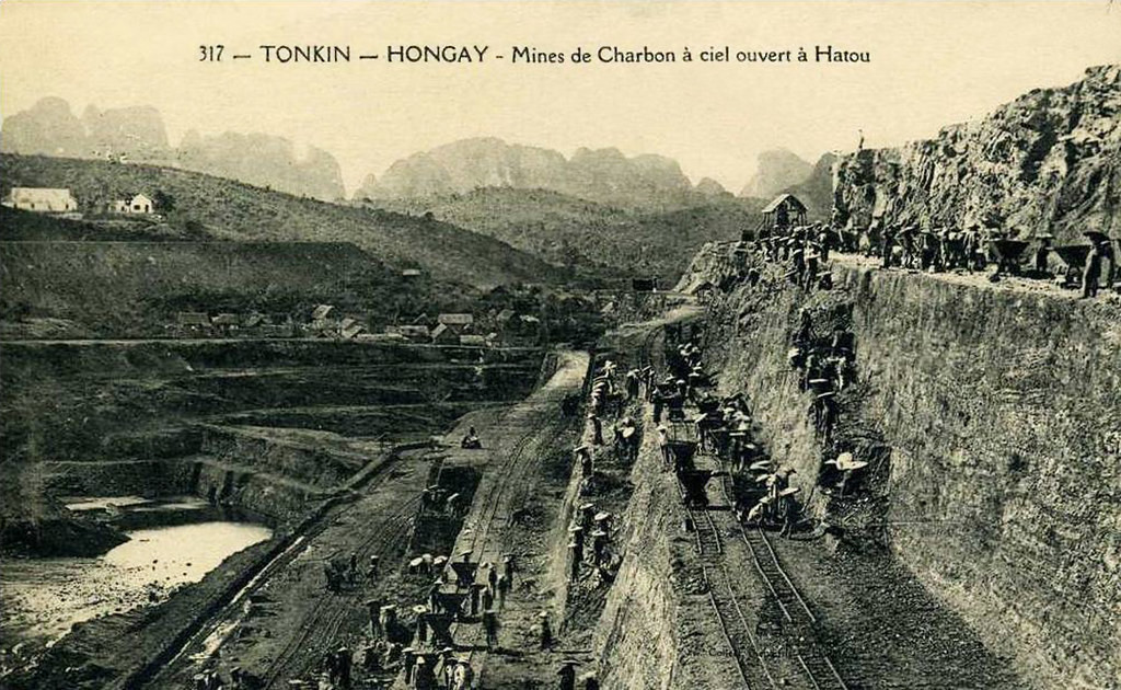 Cận cảnh công trường khai thác than ở mỏ Hà Tu, Hòn Gai.