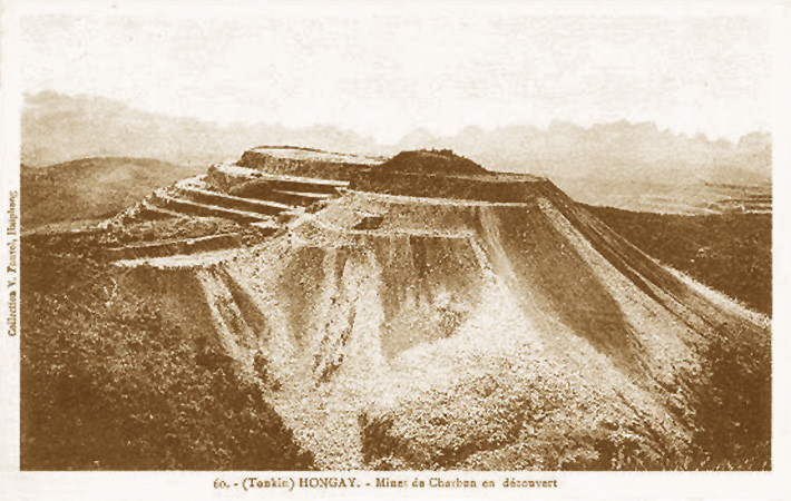 Một quả đồi than đá đang được khai thác.