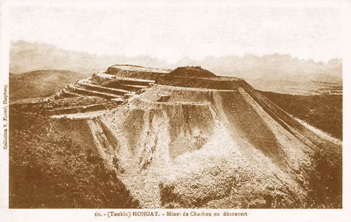 Một quả đồi than đá đang được khai thác.