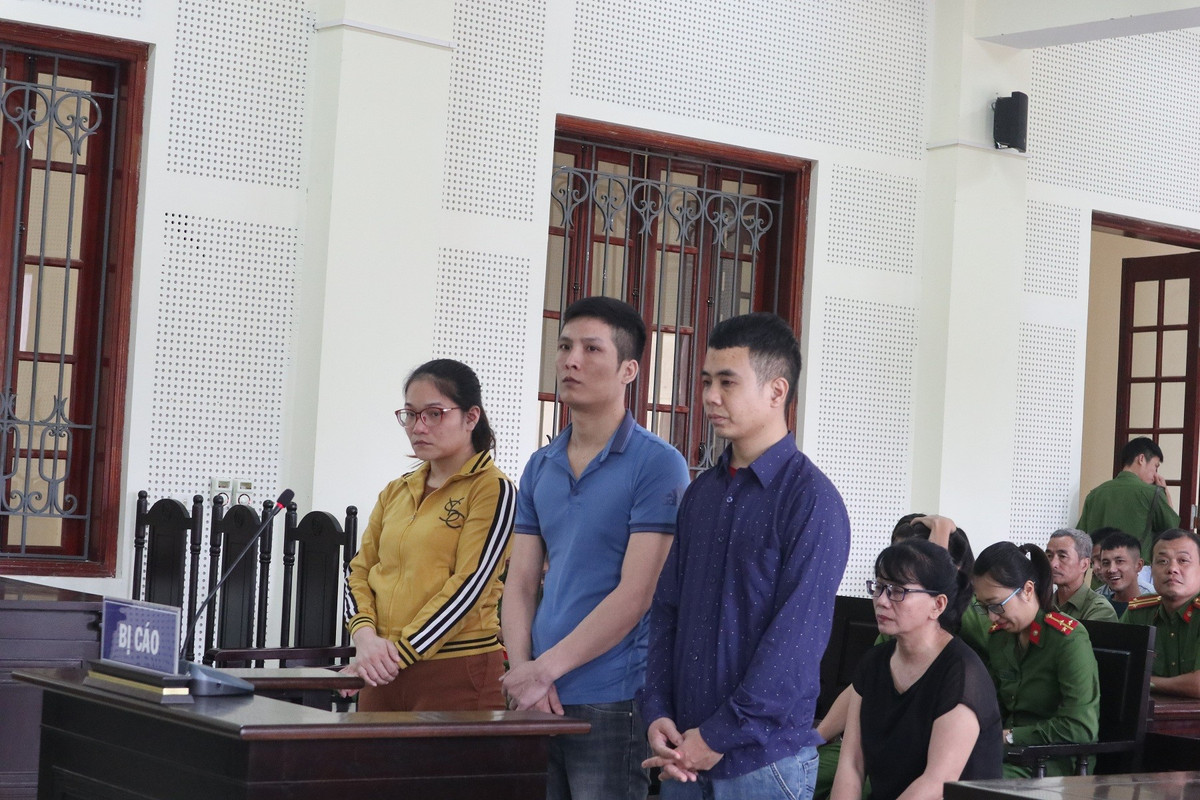 Hai doi tuong co thu, bo ma tuy vao xo chua dau nhot, muoi, cat,…de phi tang