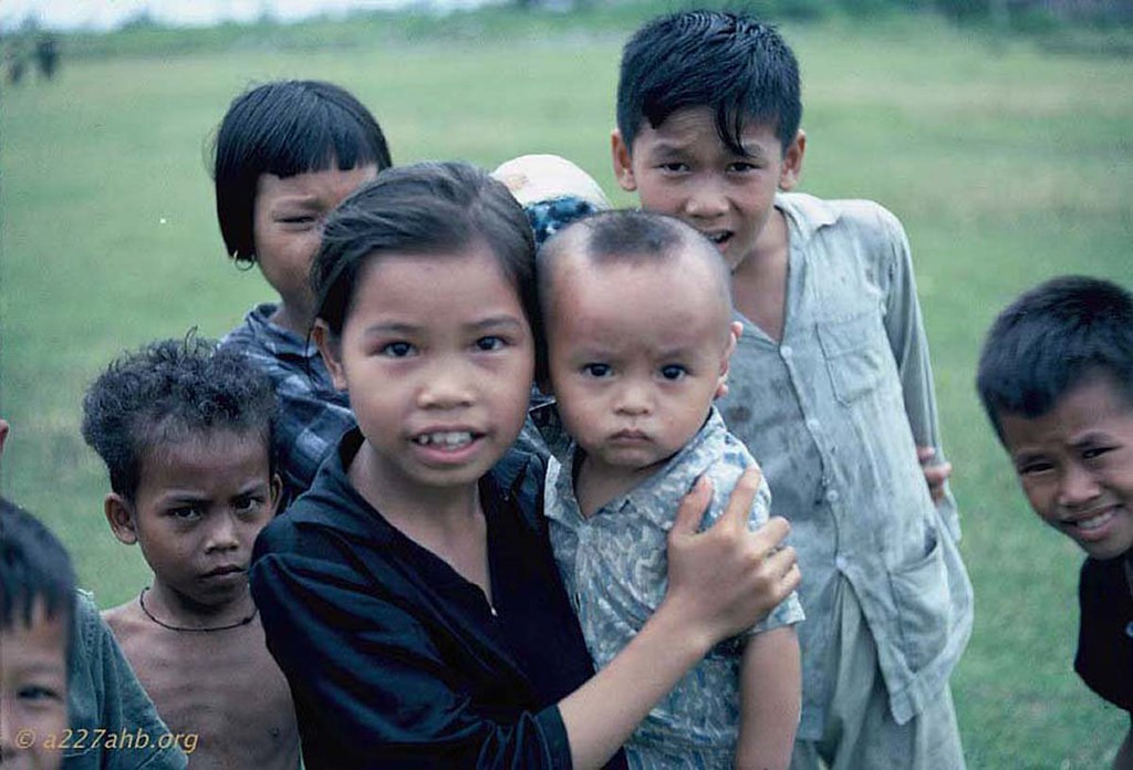 Trẻ em ở vùng nông thôn Hàm Tân, Bình Thuận năm 1967.