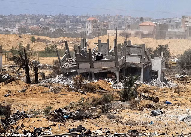 Ông nói rằng, việc cung cấp điện nước tới Gaza sẽ bị ngừng lại trước khi nơi đây “hứng chịu các đợt pháo kích với hỏa lực tối đa”.