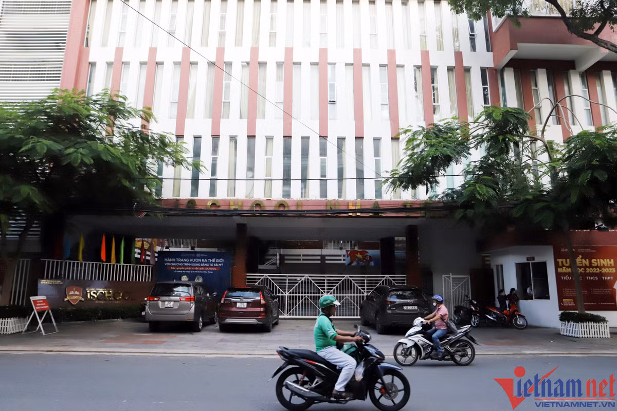 Vu 600 hoc sinh truong Ischool ngo doc, nhung ai phai chiu trach nhiem?
