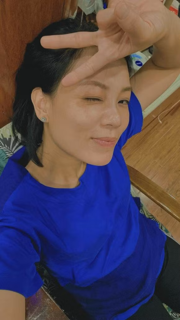 Vợ của danh hài Xuân Bắc vén áo tiết lộ số đo vòng hai - Hình 3 Vo cua danh hai Xuan Bac ven ao tiet lo so do vong hai-Hinh-3