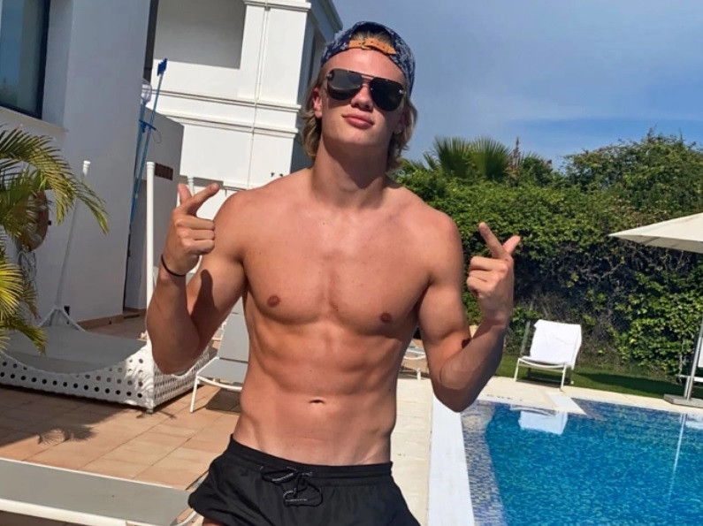 Tiền đạo Erling Haaland làm gì khi World Cup 2022 diễn ra? - Hình 2 Tien dao Erling Haaland lam gi khi World Cup 2022 dien ra?-Hinh-2