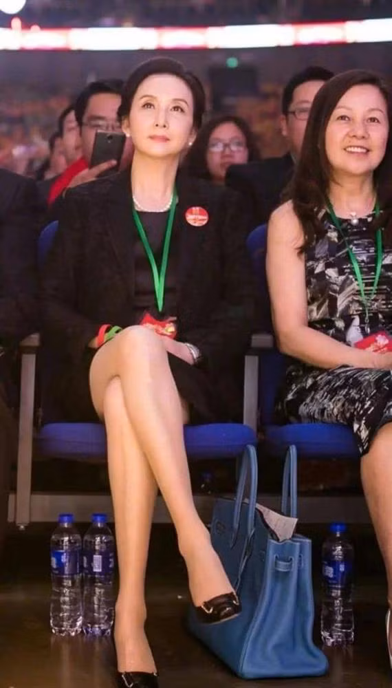 Bat ngo voi nhan sac cua Hang Nga 