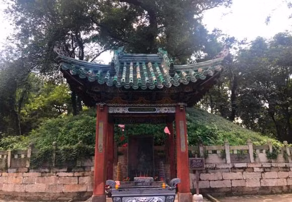 Mo Gia Cat Luong duoc dao len, canh tuong ben trong gay chan dong-Hinh-5