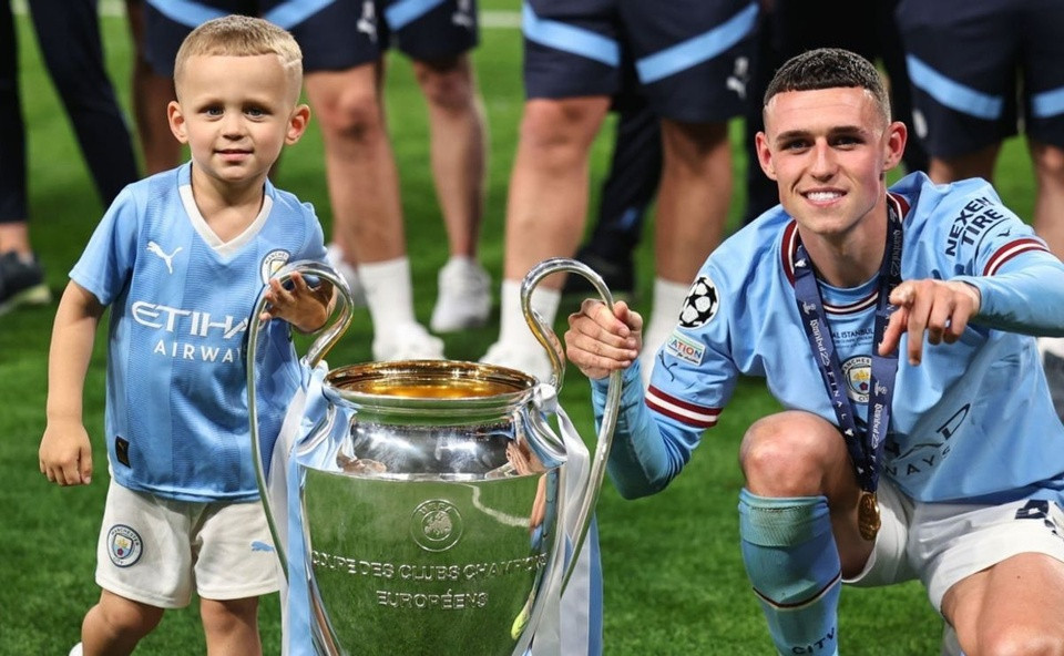 Con trai Phil Foden thanh hien tuong mang