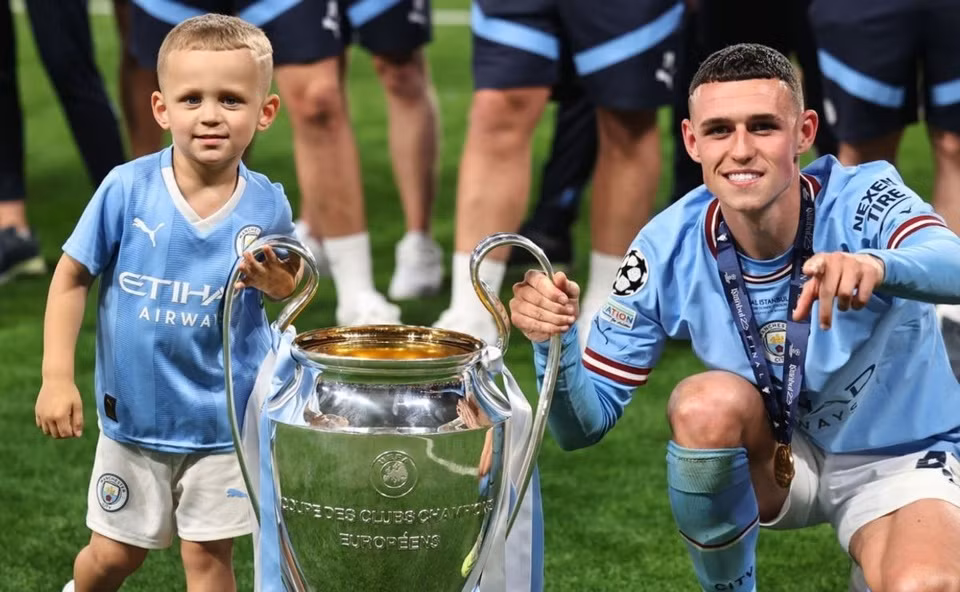 Con trai Phil Foden thanh hien tuong mang