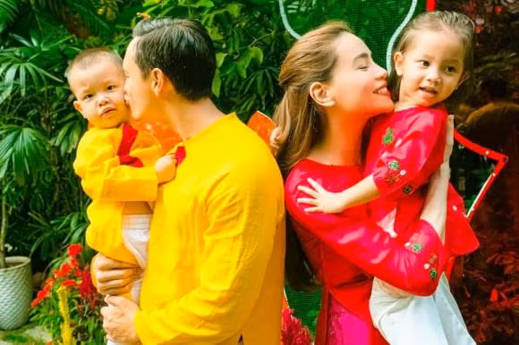 My nhan cung ten Ha: Nguoi gia dinh vien man, nguoi lam me don than-Hinh-9