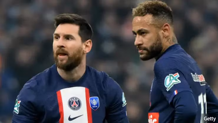 Ban gai Neymar dien bikini khoe bung bau