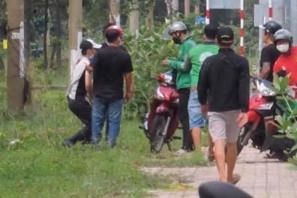 Doa tung anh nhay cam de tong tien ban gai cu