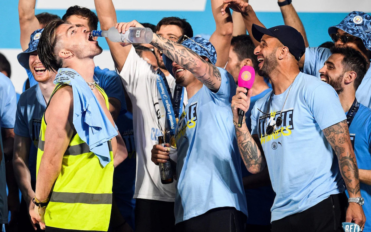 Hiện tượng say xỉn Grealish và mâu thuẫn biện chứng của bóng đá - Hình 2 Hien tuong say xin Grealish va mau thuan bien chung cua bong da-Hinh-2