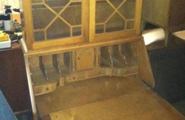 Mua ban cu, nguoi dan ong sung sot thay “kho bau” khong lo roi ra