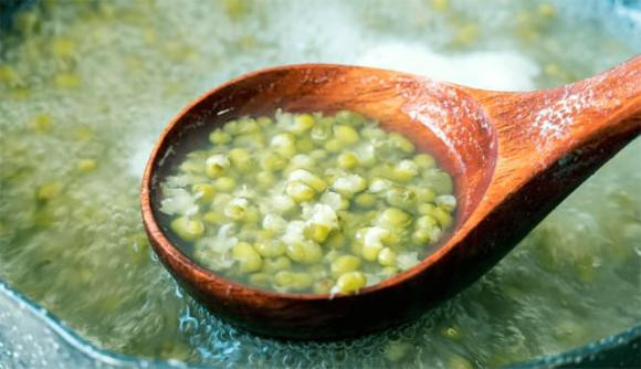 Cac mon an giai nhiet mua he phu hop voi nguoi cao tuoi-Hinh-2