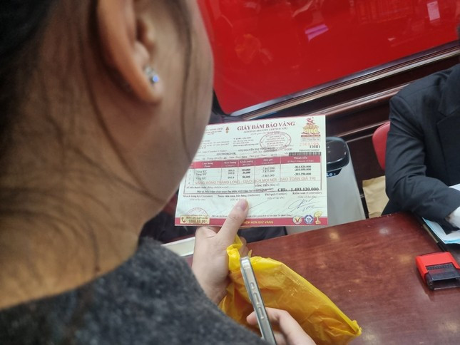 Cu ‘quay xe’ dot ngot cua gia vang va bai hoc lo kep