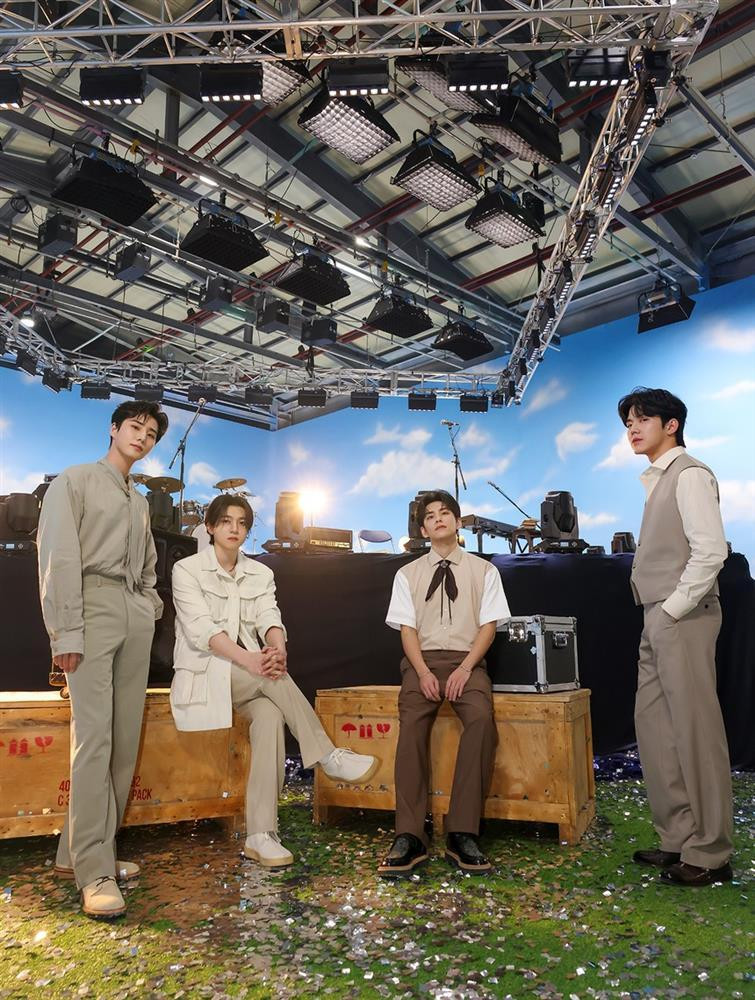 Bat ngo dang anh cuoi, Yoo Seung Ho khien dan mang Han soc-Hinh-3