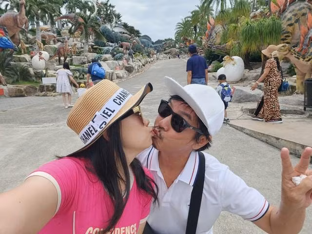 2 nam nghe si hanh phuc man nong voi vo kem gan 30 tuoi-Hinh-6