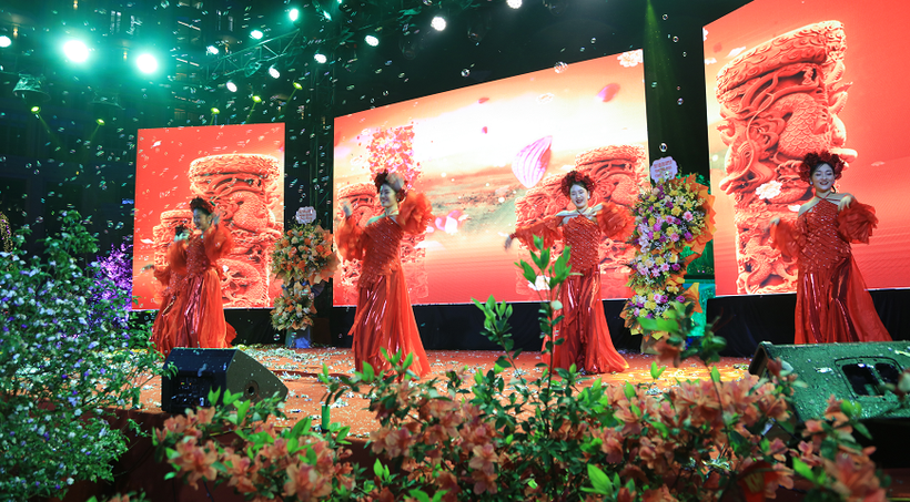 Ruc ro hoa do quyen tai le hoi lan dau tien o Vinh Phuc