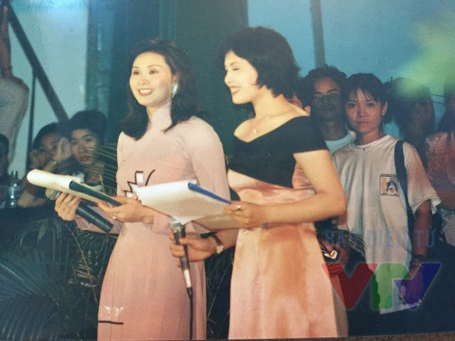 A hau xinh dep o VTV: So huu giong doc chuan Ha Noi thanh lich-Hinh-3