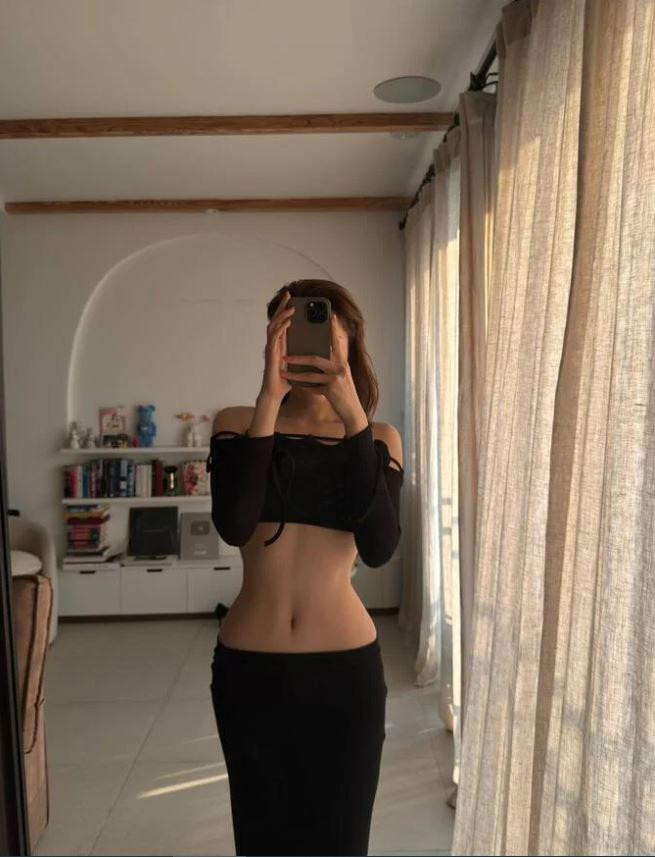 Hoa hau Ky Duyen khoe chiec eo 'that co chai' nhieu nguoi mo uoc-Hinh-4