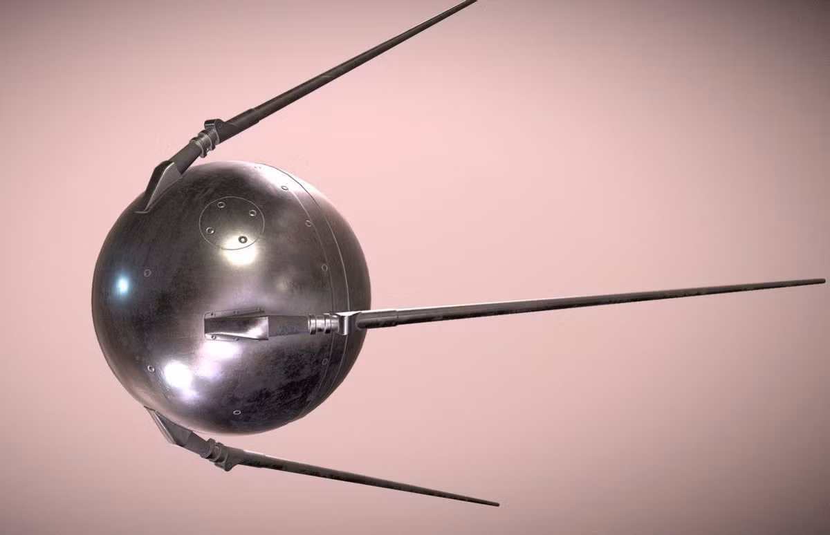 Vệ tinh Sputnik 1 có đường kính 56 cm, nặng 83,5 kg, có thể bay một vòng quanh Trái Đất hết 1 giờ 36 phút, với một quỹ đạo hình elip.