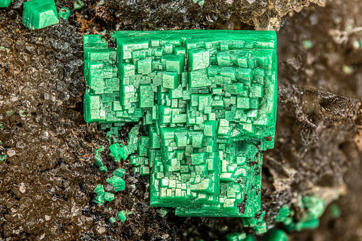 Metatorbernite là photphat đồng uranyl ngậm nước có liên quan đến meta-autunit. Nó được nhận diện nhờ màu xanh lục và tinh thể dạng bốn phương.