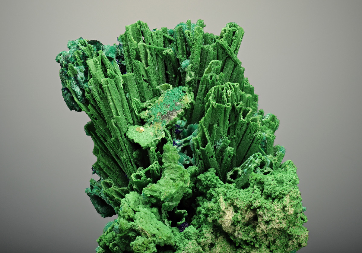 Bayldonite là khoáng vật asenat ngậm nước của đồng, chì và kẽm, thường thấy dưới dạng lớp phủ xanh lục ở các mạch nhiệt dịch biến đổi.