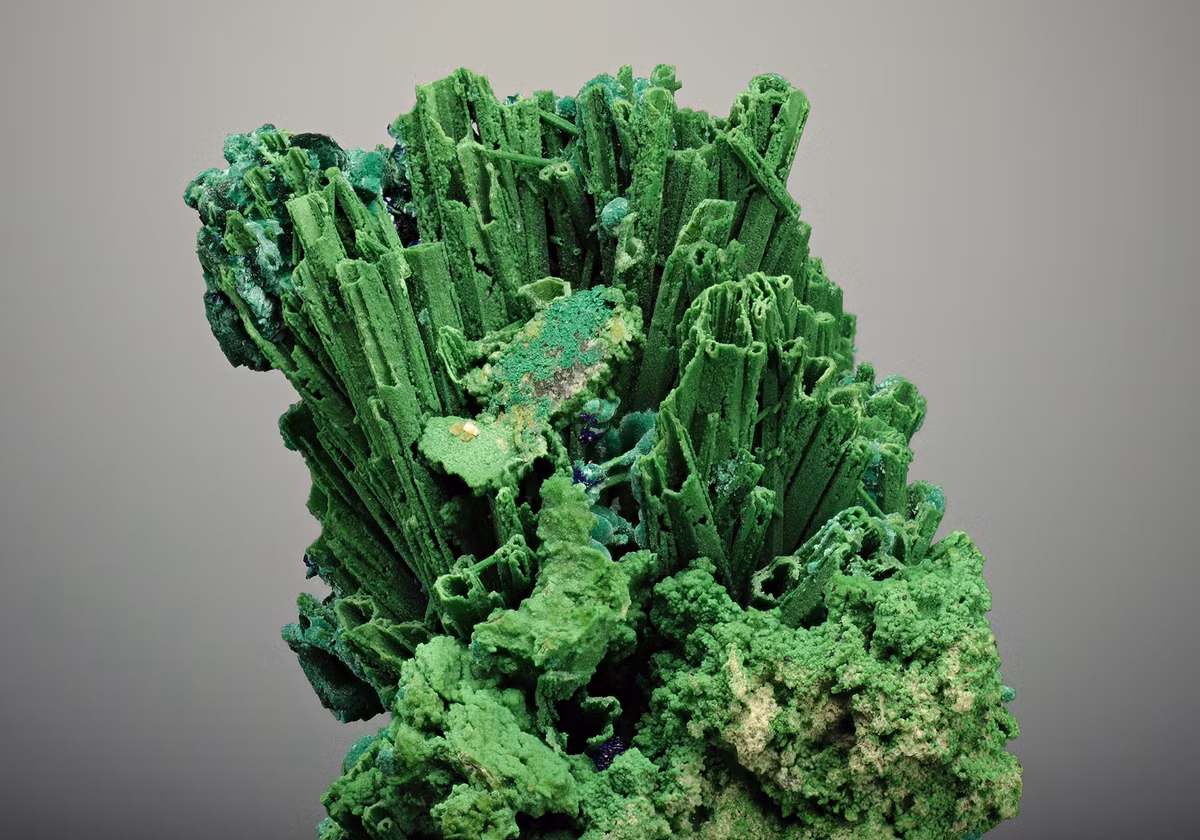 Bayldonite là khoáng vật asenat ngậm nước của đồng, chì và kẽm, thường thấy dưới dạng lớp phủ xanh lục ở các mạch nhiệt dịch biến đổi.