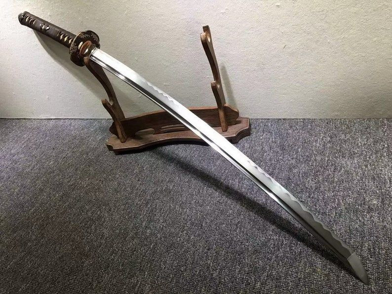 Kiếm kanata được coi là biểu tượng cho tinh thần võ sĩ đạo Nhật Bản. Dù kỷ nguyên võ sĩ đạo đã chấm dứt và những thanh kiếm katana “xịn” có giá cực kỳ đắt đỏ, các mô hình kiếm katana vẫn được sản xuất phục vụ cho nhu cầu trưng bày, sưu tầm của người hâm mộ khắp thế giới.