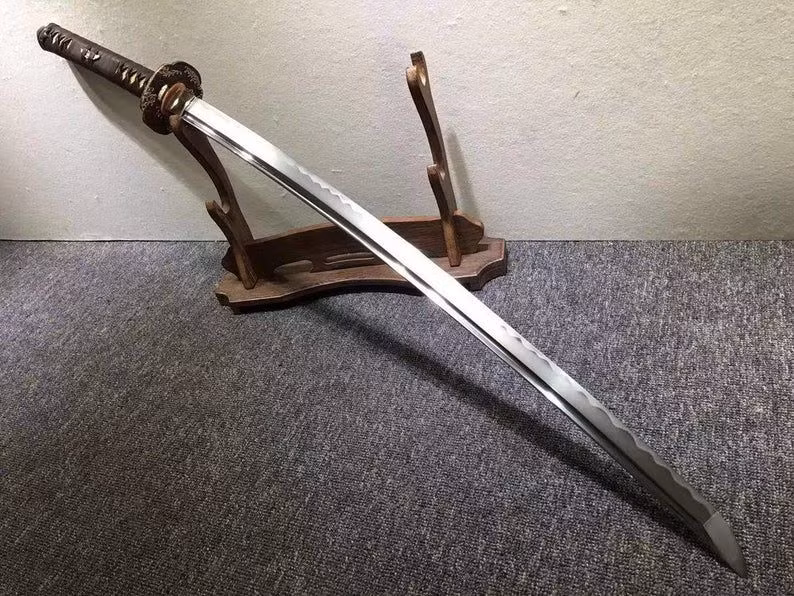 Kiếm kanata được coi là biểu tượng cho tinh thần võ sĩ đạo Nhật Bản. Dù kỷ nguyên võ sĩ đạo đã chấm dứt và những thanh kiếm katana “xịn” có giá cực kỳ đắt đỏ, các mô hình kiếm katana vẫn được sản xuất phục vụ cho nhu cầu trưng bày, sưu tầm của người hâm mộ khắp thế giới.