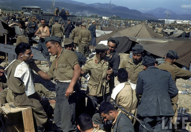 Binh sĩ Đồng minh ở Bắc Phi đã có thể thả lỏng sau khi quân phát-xít bị đánh lui.