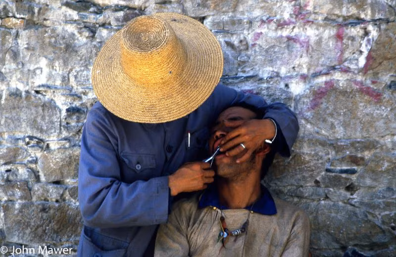 Nha sĩ đường phố hành nghề.