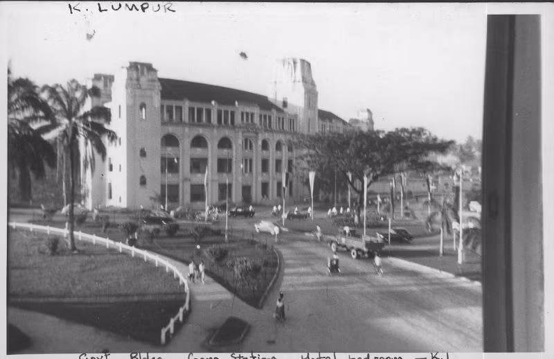 Khung cảnh nhìn từ cửa sổ khách sạn Đường Sắt.